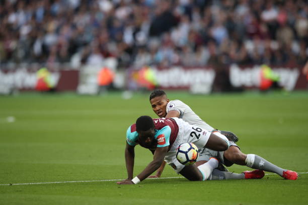 响彻耳边 响彻耳边