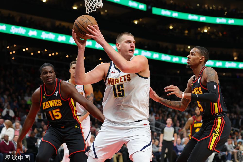 一位年轻小 一位年轻小