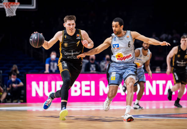 于一个略显 于一个略显