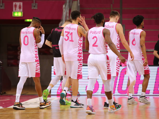 巴媒：巴西队训练中排出4前锋首发 皇马双边锋+拉菲尼亚+萨维尼奥.